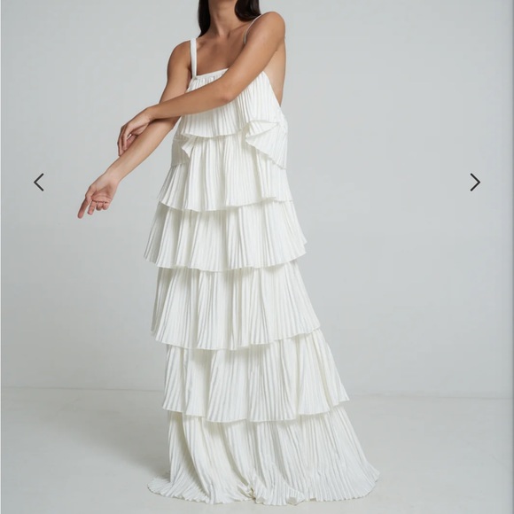 L’idee Woman Classique Gown - Picture 1 of 8